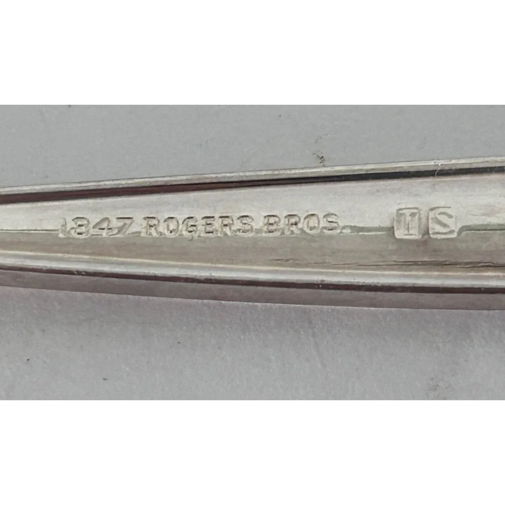 6- 1847 Rogers Vintage 1965 Garland Pattern Silverplate Soup Spoons 7 1/8